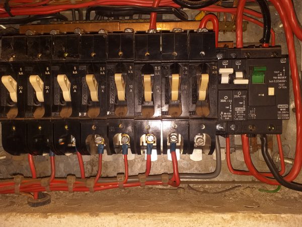 electrical DB Board with faulty Earth leakage. it has 20A Circuit breakers and 15A circuit breakers for plugs. New 63A double Pole Main Switch CBI. Emergency Electrical Repairs