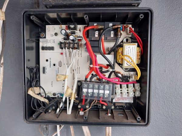 Geyserwise max control box that control the solar heating system and solar geyser. it comes with a timer switch and temperature contol