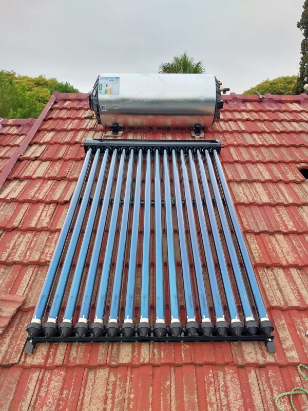 kwikot solar geyser installation. close couple direct solar heating system