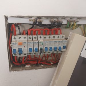 Earthleakage tripping electricity in the house. Nopwer in the house. Earthleakage doesnt want to go up. Troubleshooting Electrical Faults