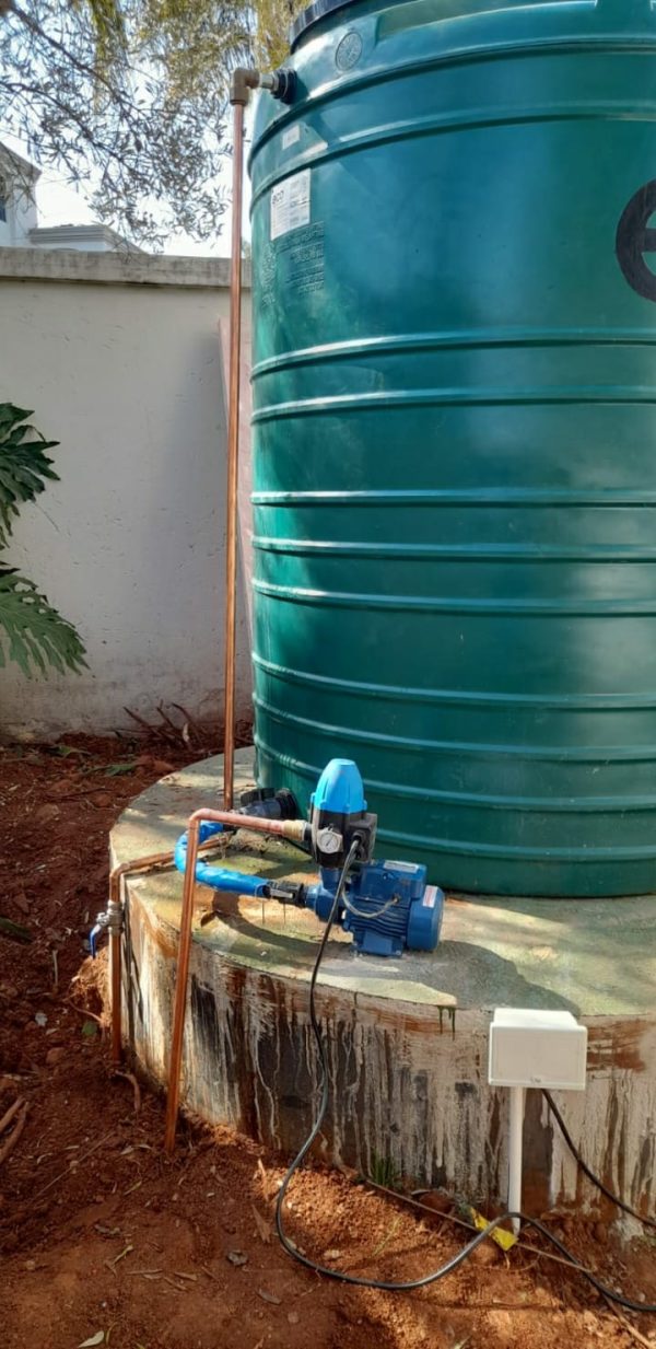Jojo water tank with a booster pump