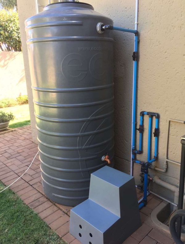Back Up Water Tank Installation By Juspropa 1000L slim tank with water pressure booster pump