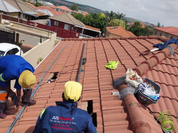solar panels installation on a flat roof. Juspropa solar panels installers near me. best loadshedding system