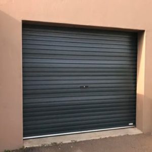 Single garage door installation. Garage door installed by Juspropa