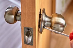 Door lock replacement. Door lock installation. Locksmith